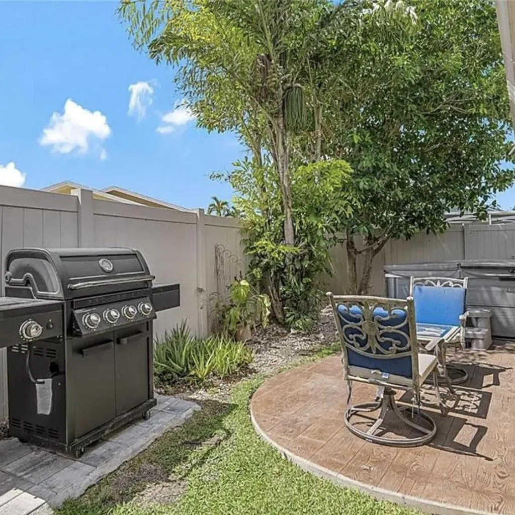 Photograph of Spend Fall in Naples Hot tub 107th Ave 8 blocks off ocean