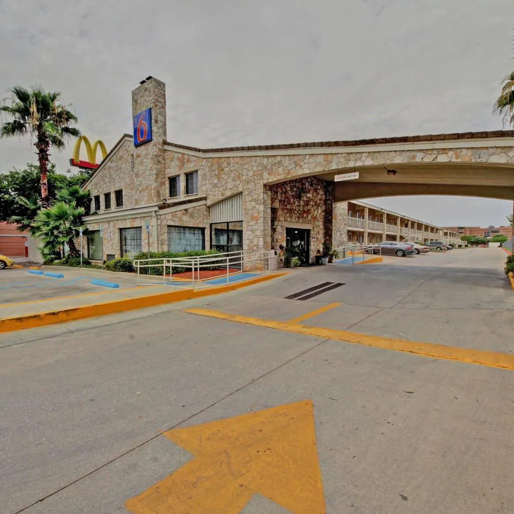 Photograph of Motel 6-San Antonio, TX - Downtown - Market Square