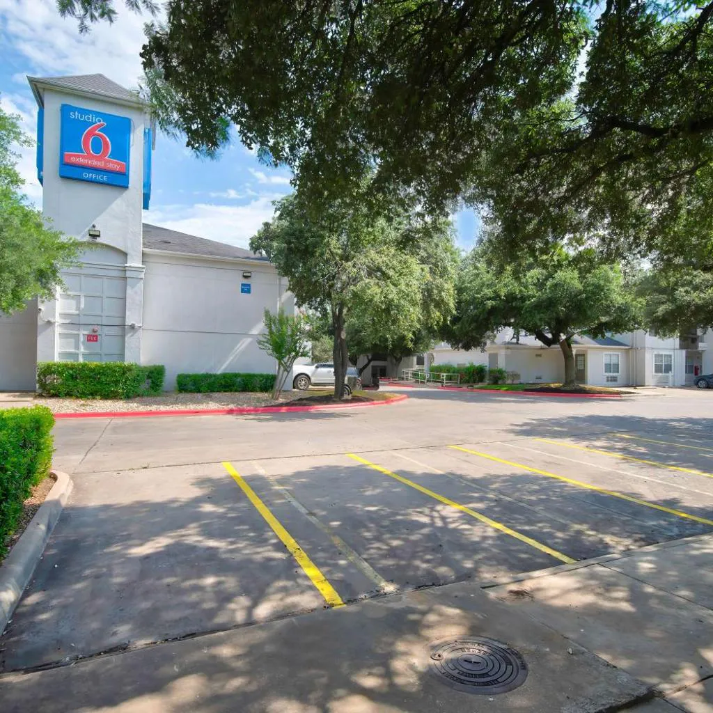 Photograph of Studio 6 Extended Stay - Austin, TX - Midtown