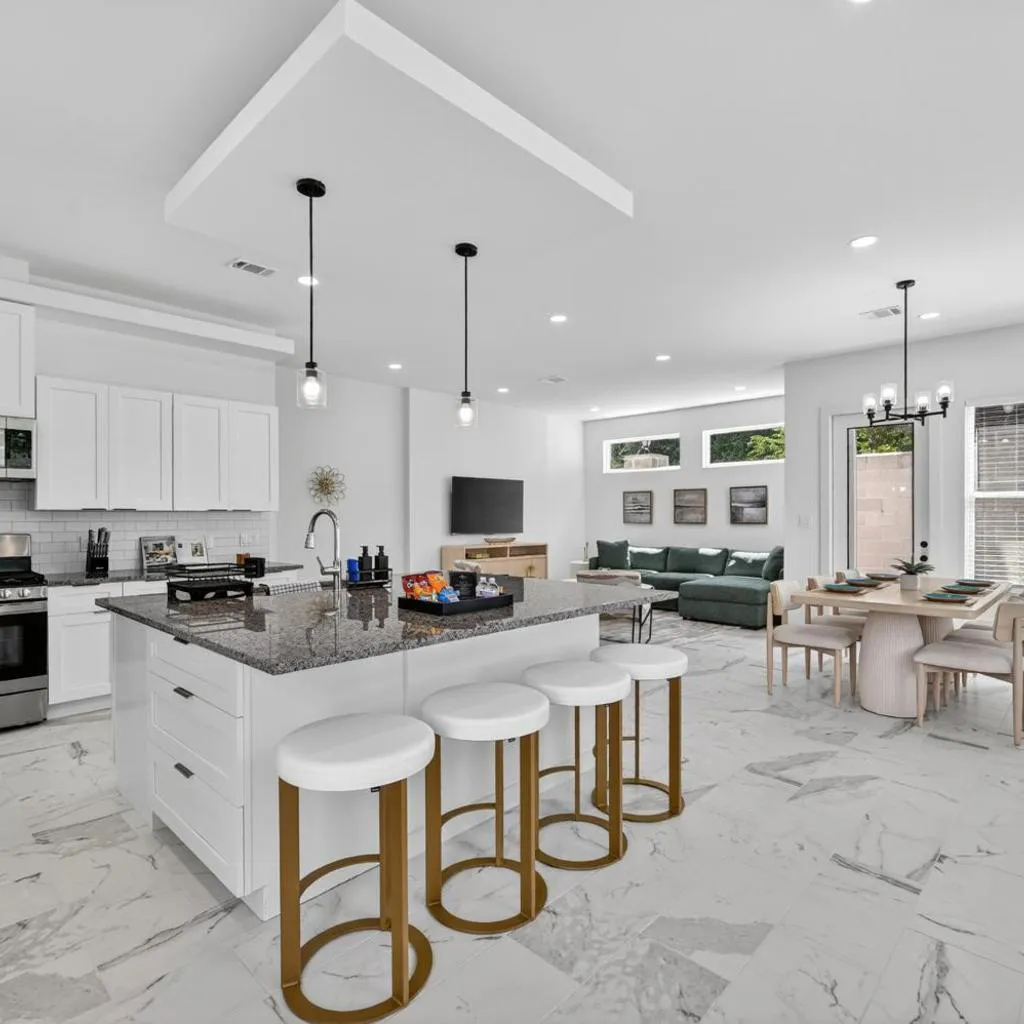 Photograph of Houston Retreat: Gated Community Near the Galleria