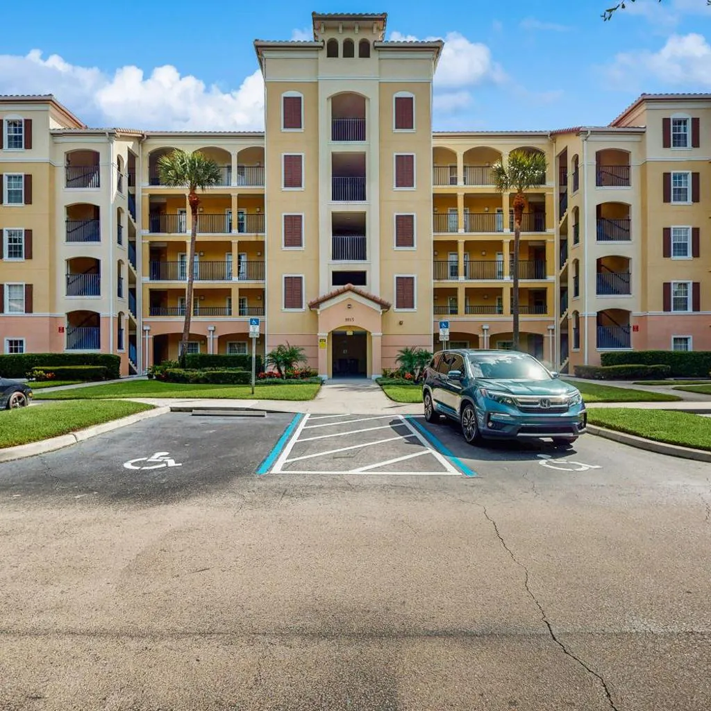 Photograph of Dog-Friendly Condo with Gym, WiFi, Balcony - Close to Theme Parks