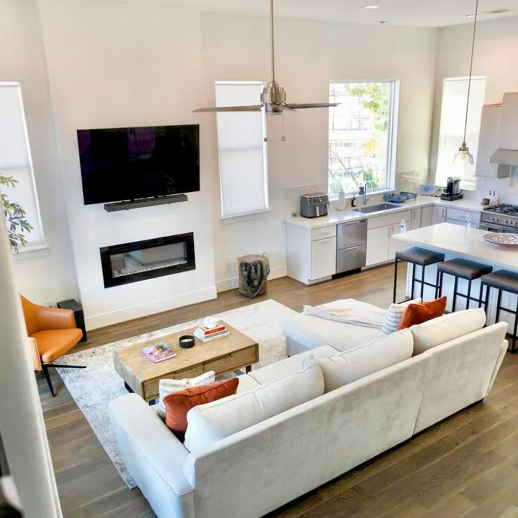 Photograph of Comfortable Modern Home in Downtown Houston - Sleeps 10