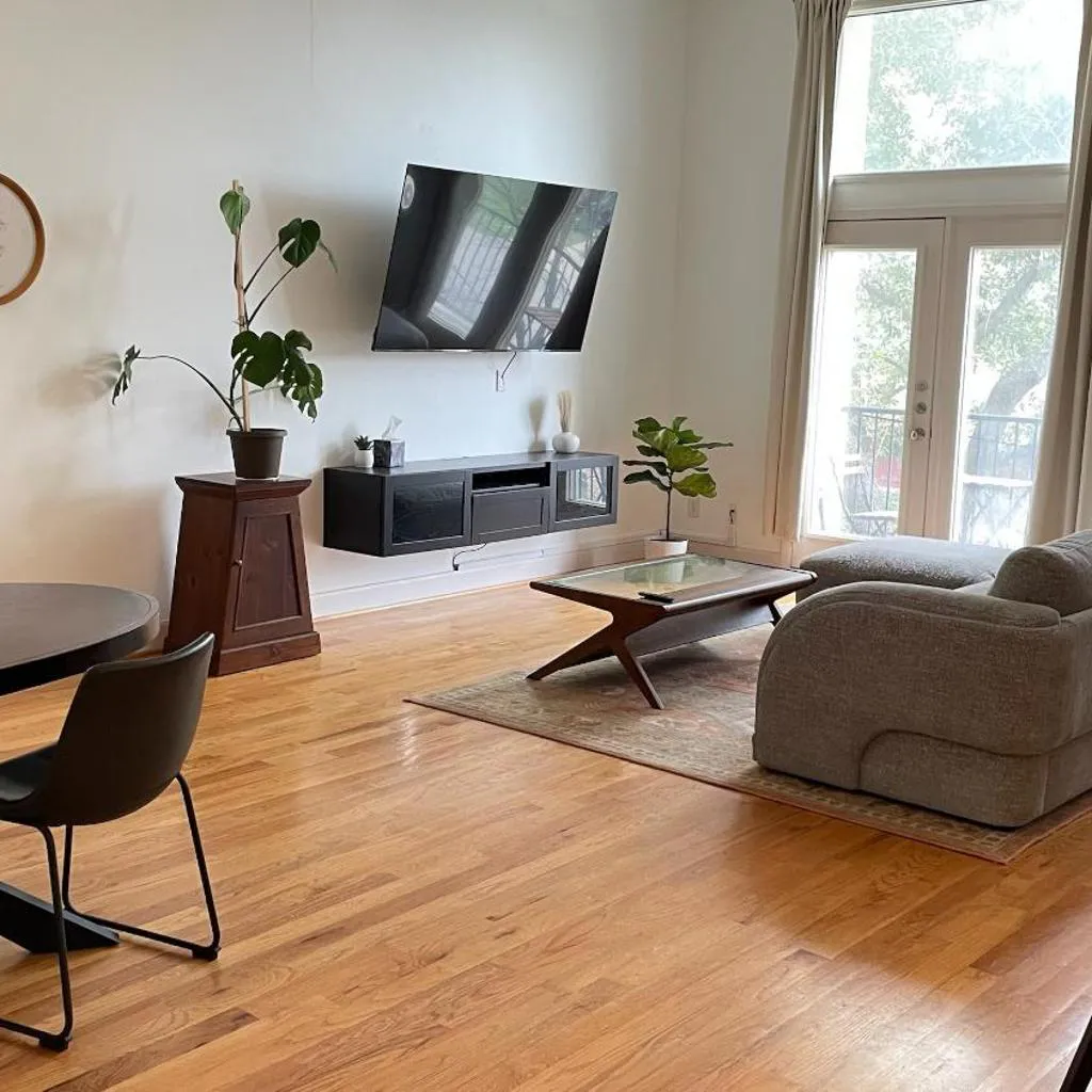 Photograph of 3 bedroom home at the heart of Washington Ave