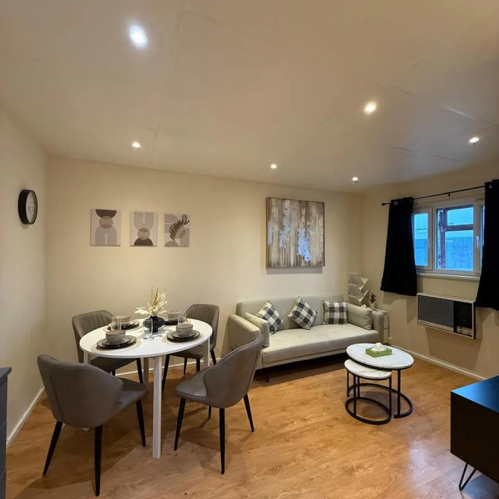 Photograph of Stylish 1BR Workspace Parking central London