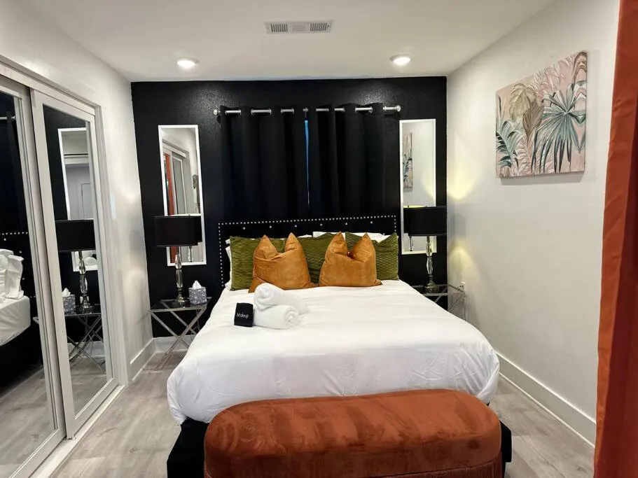 Photograph of Luxury Suite in Dtw/Free Parking