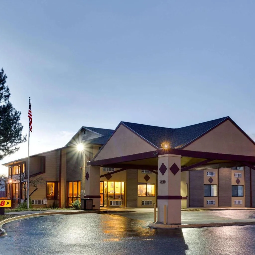 Photograph of Super 8 by Wyndham Denver Stapleton