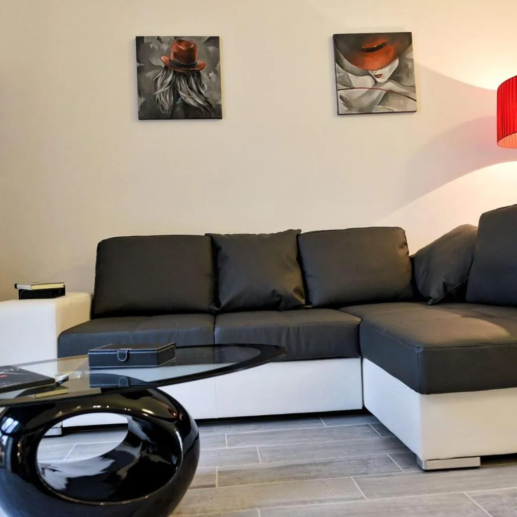Photograph of Maison Dora 10