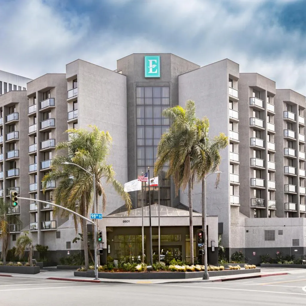 Photograph of Embassy Suites Los Angeles - International Airport/North
