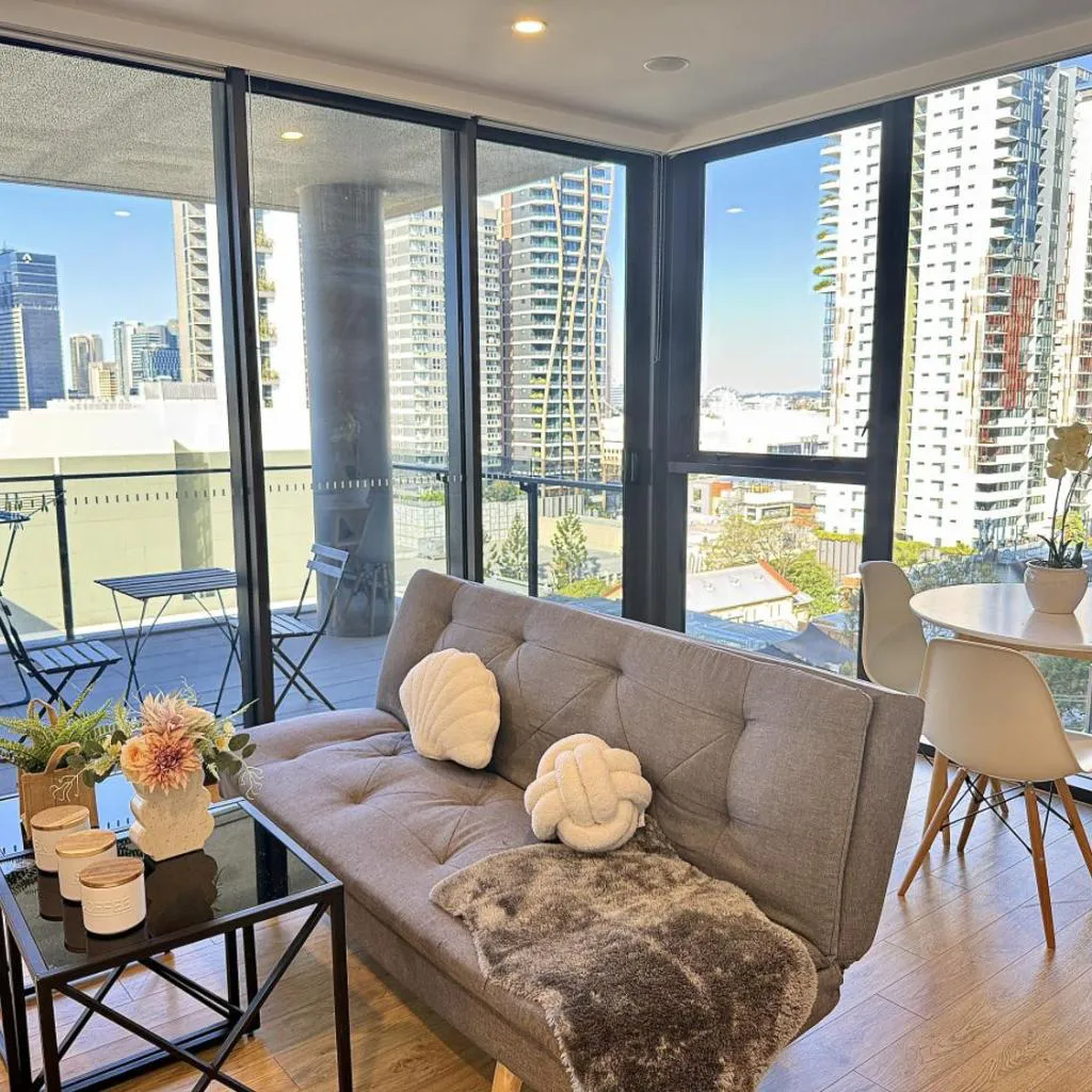 Photograph of Modern Vibrant - 1 BR Apt Pool Gym Sauna