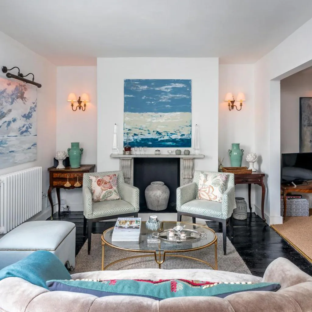 Photograph of Stylish & Spacious City Center Georgian Townhouse