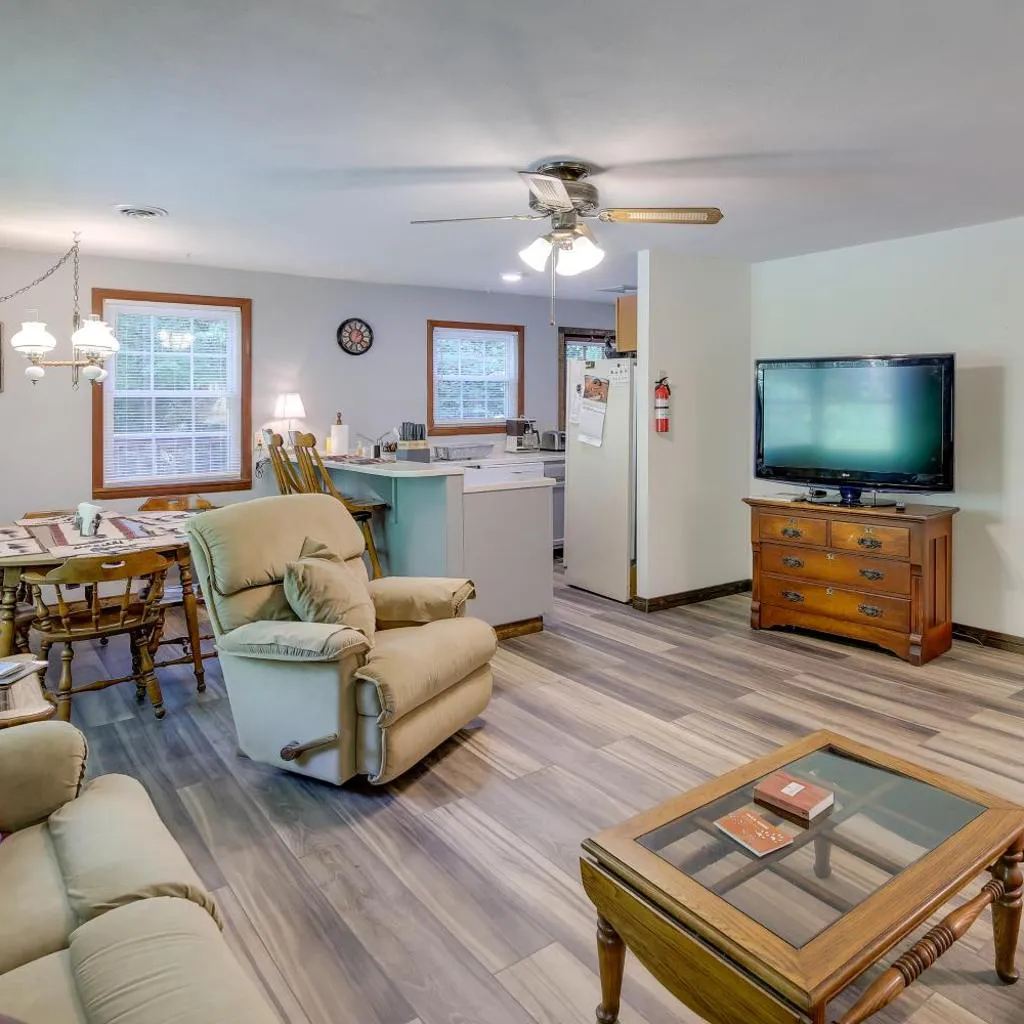 Photograph of Wooded Cabin w/ Pool Table Near Dtwn Gatlinburg!