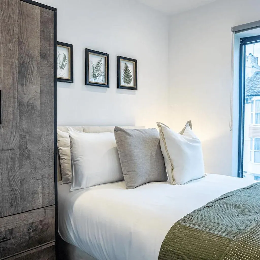 Photograph of Urban 2 Bedroom Flat Next to Brighton Station