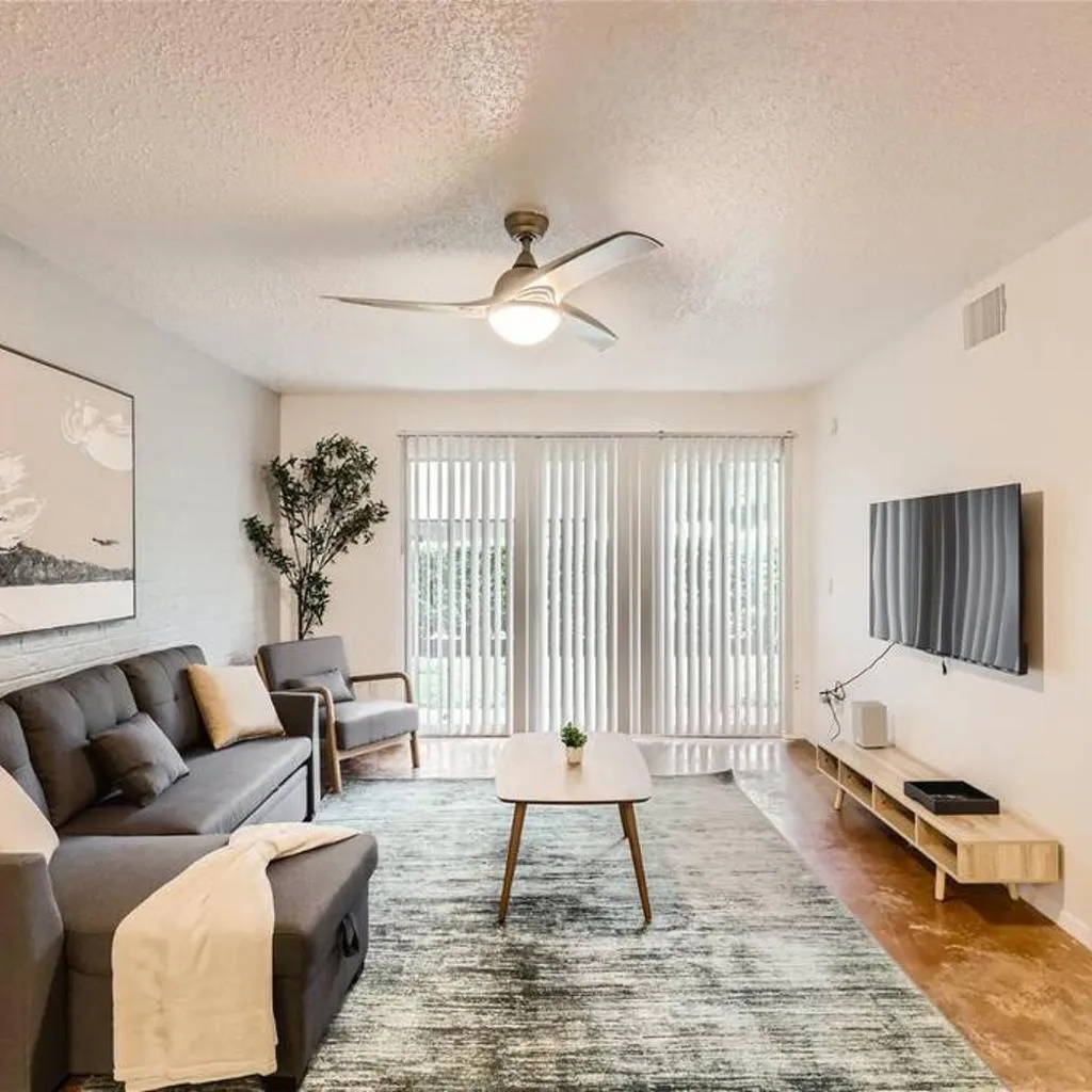 Photograph of 2B Getaway Steps to Dtwn - Sleeps 6 - Pool, Prkg