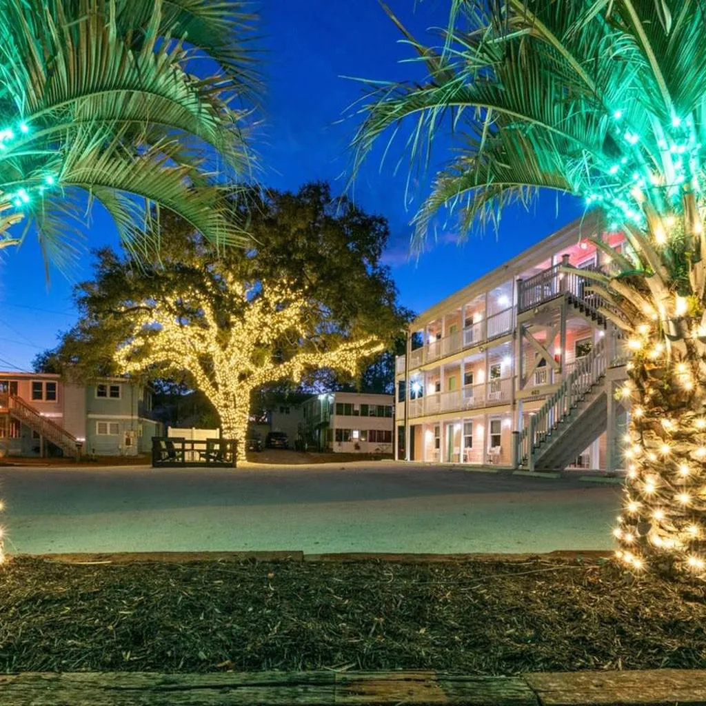 Photograph of TreeHouse Lodge Walk to Beach Pet-Friendly 104