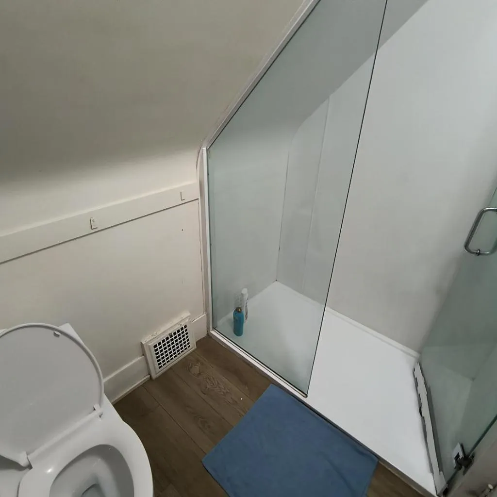 Photograph of Upper floor 6450 Cedarhurst street