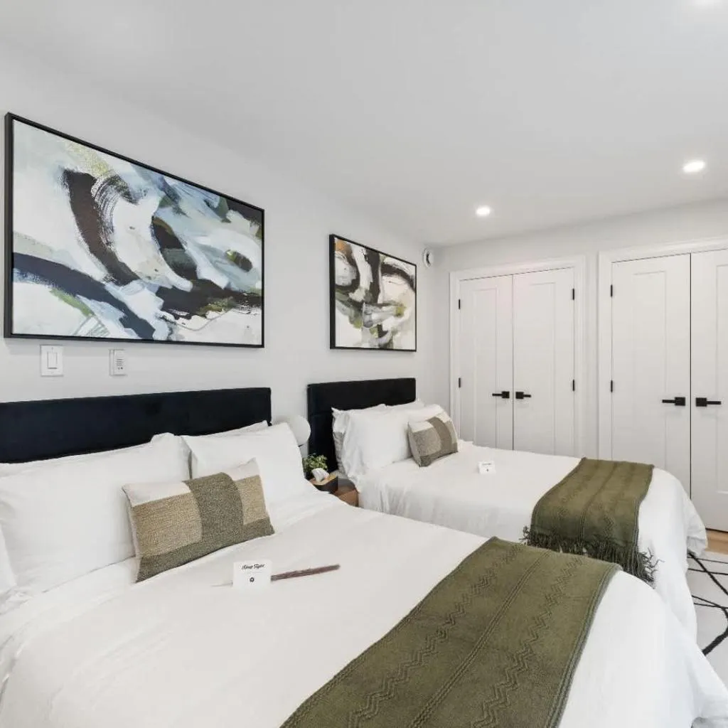 Photograph of Luxury Deluxe 1 BR - 2 Beds - Stylish - New Build Downtown