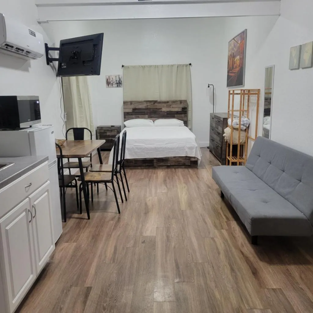 Photograph of Charming Private Studio,Full Amenities, Great Location