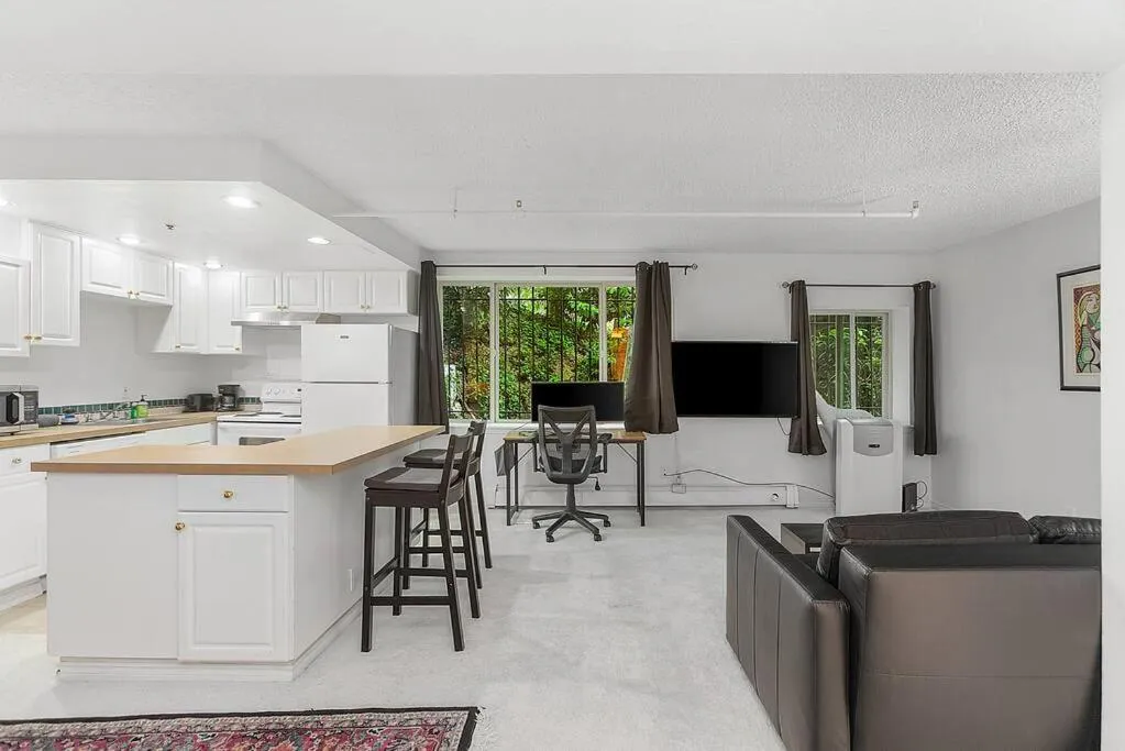 Photograph of Starlit Cozy Studio in Elektra with Roof Decks