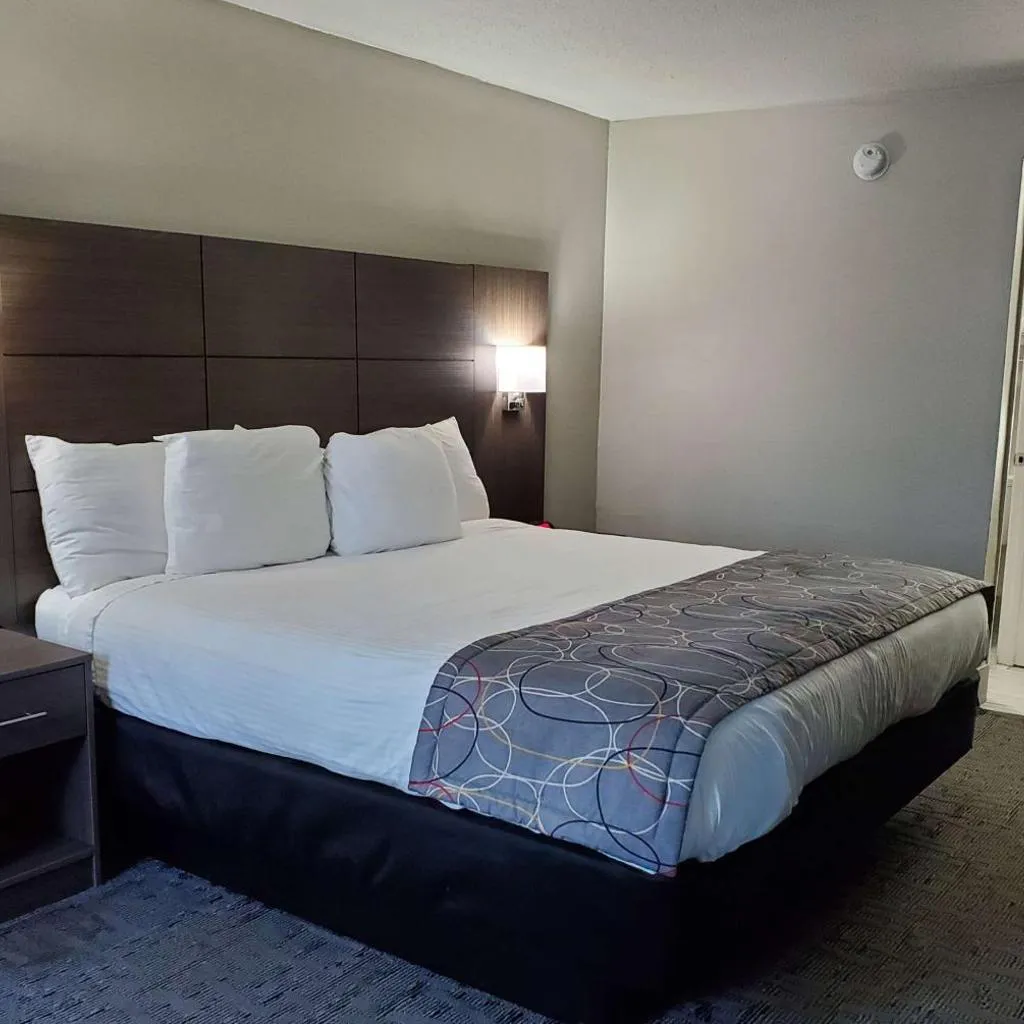 Photograph of Days Inn & Suites by Wyndham Charleston Airport West