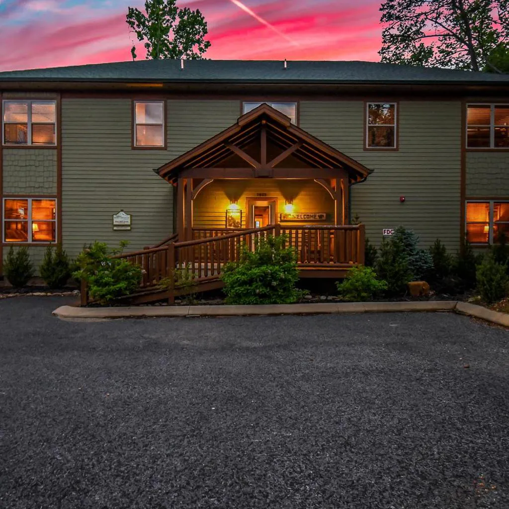 Photograph of SmokyStays 10 Bedroom Cabin