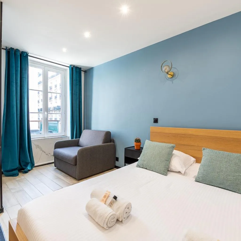 Photograph of AC & Duplex Close to Eiffel Tower - 20 min Away