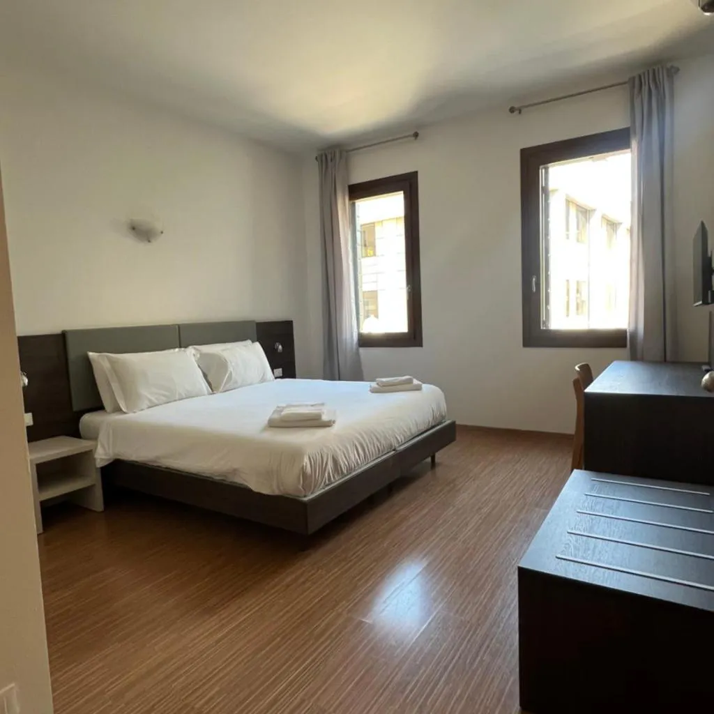 Photograph of 3 Venice rooms Hotel,Piazza Ferretto, M9 Museum, Duomo,Teatro Toniolo, Airport, Wi Fi, Central City, Family, Group Friends