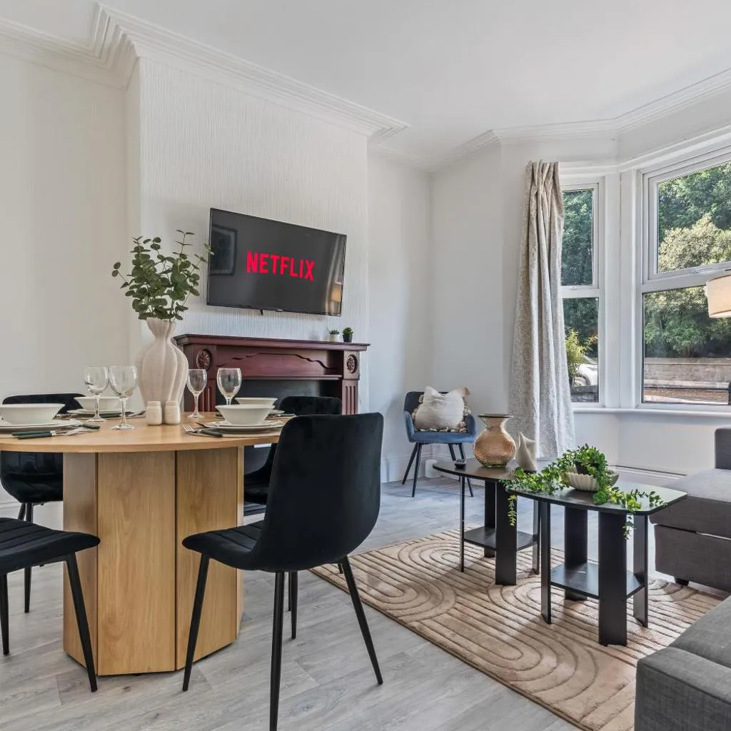 Photograph of Luxury 6BR House | Sleeps 13 | Free Parking