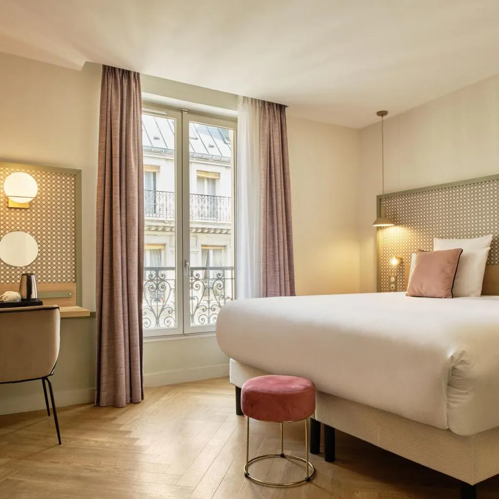 Photograph of Hotel Cervantes by Happyculture