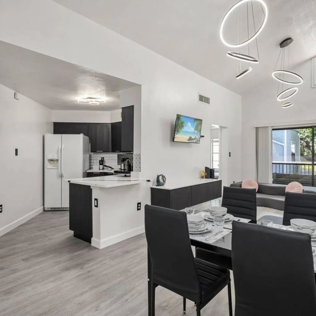 Photograph of Condo with Pool, Gym, Golf, Jacuzzi and Game Areas