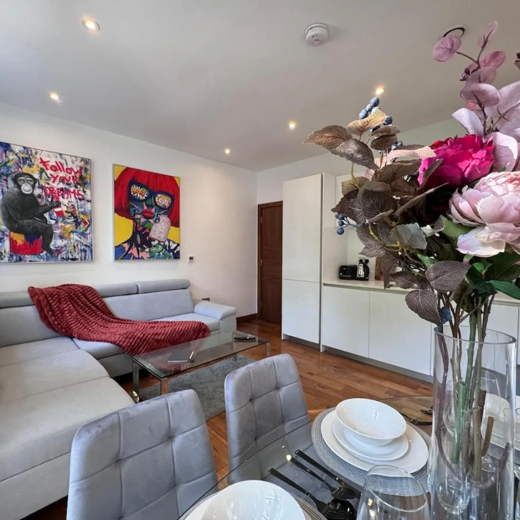 Photograph of 2BD Luxurious Holborn Apartments