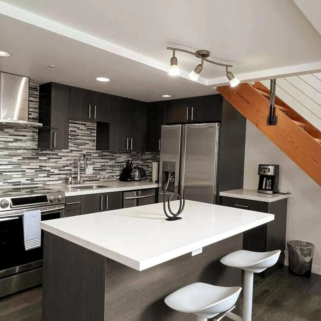 Photograph of Modern top-floor 1-bedroom loft with free parking