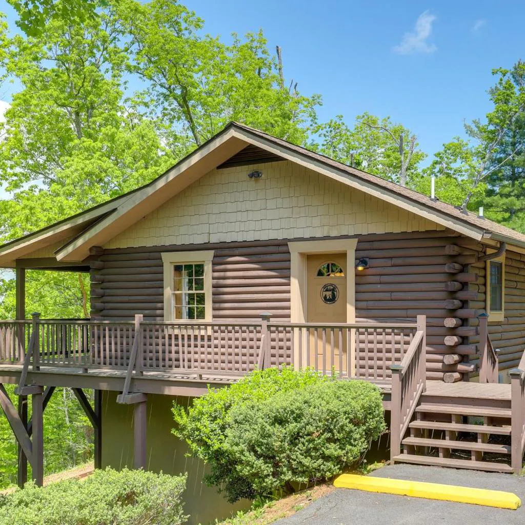 Photograph of 5 Mi to Dtwn Asheville: Tranquil Cabin Retreat!
