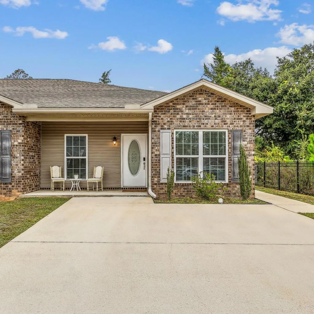 Photograph of Lovely Townhome in Pensacola - Cozy & Modern Retreat