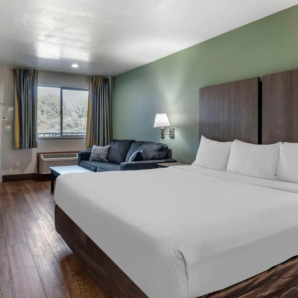 Photograph of Econo Lodge Portland Airport