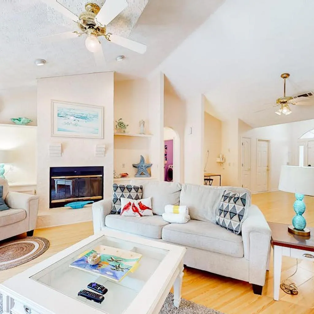 Photograph of Dog-friendly vibrant home with jetted tub - 2 miles to beach