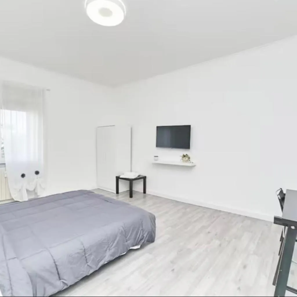 Photograph of Metro Roma Home