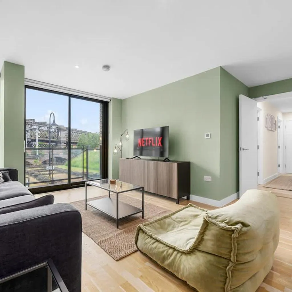 Photograph of Deansgate Flat With Free Parking By City SuperHost