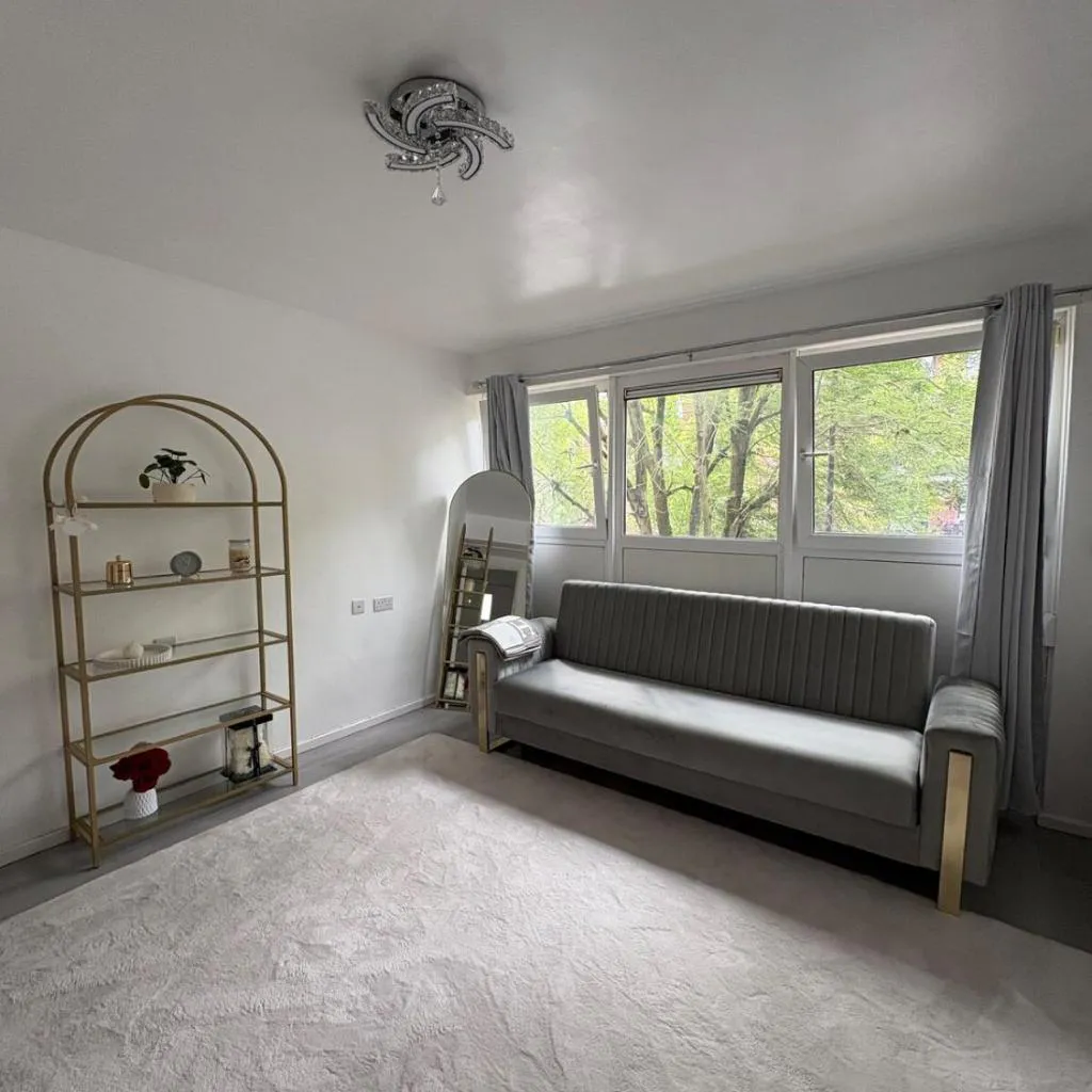 Photograph of Newly Refurbished - Stylish - Modern - And Cosy Flat - King Size Bed with Built In Speakers - Bedside Lamp - And USB Ports - Sofa Bed - In Islington North London