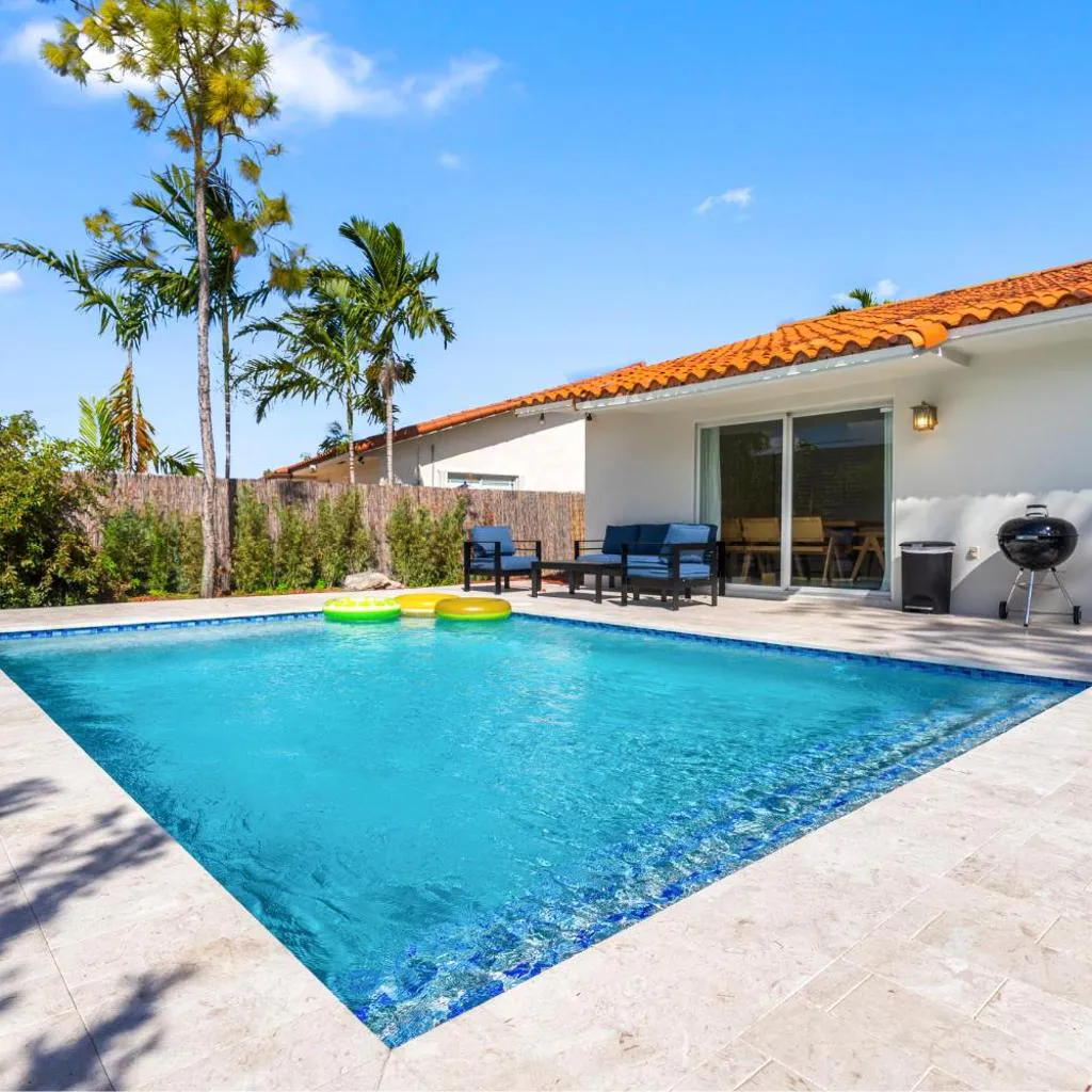 Photograph of 6BR 3BA Heated Pool Miami Vacation