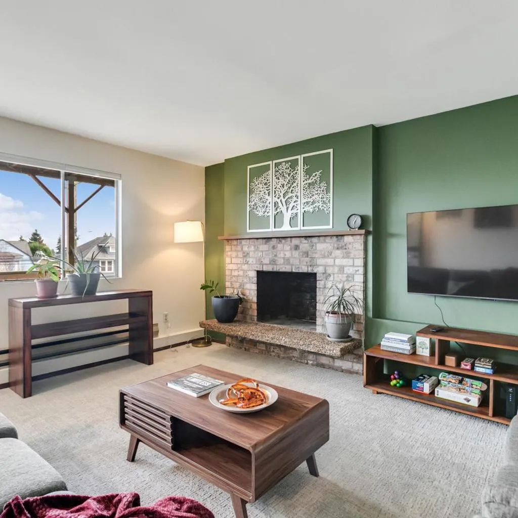 Photograph of Cozy Hilltop Seattle Stay with Yard & Parking