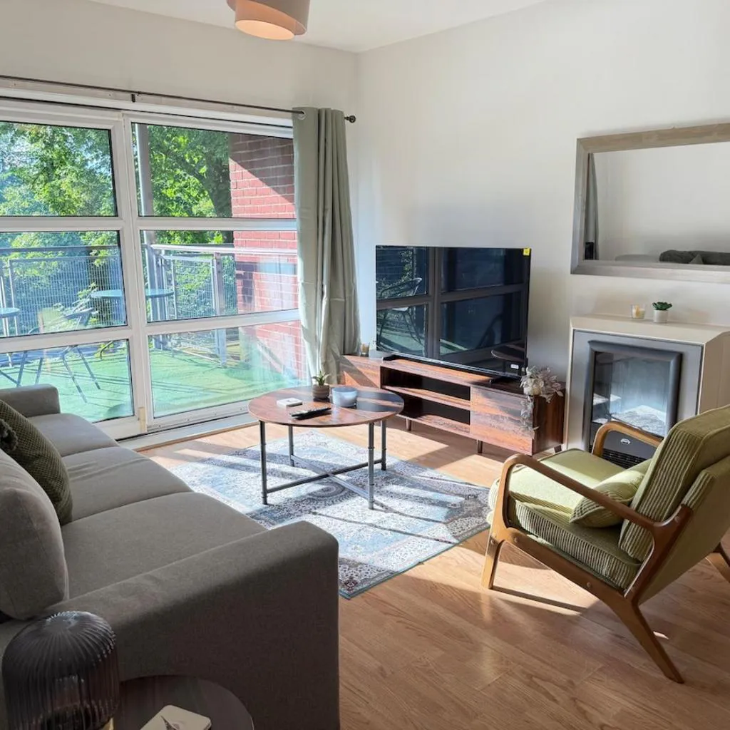 Photograph of Didsbury 2-bed with Free Parking & 2 Balconies