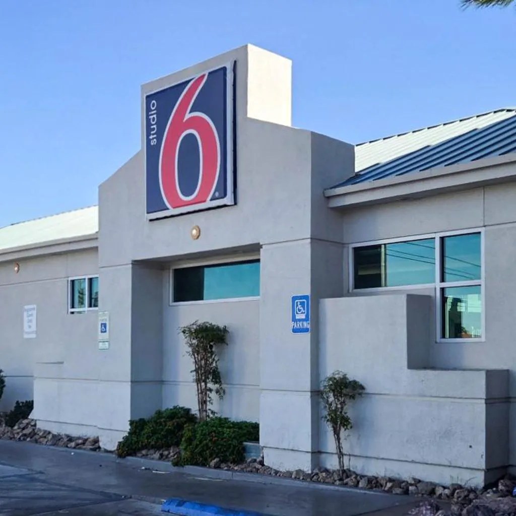 Photograph of Studio 6 Suites Las Vegas, NV - Tropicana