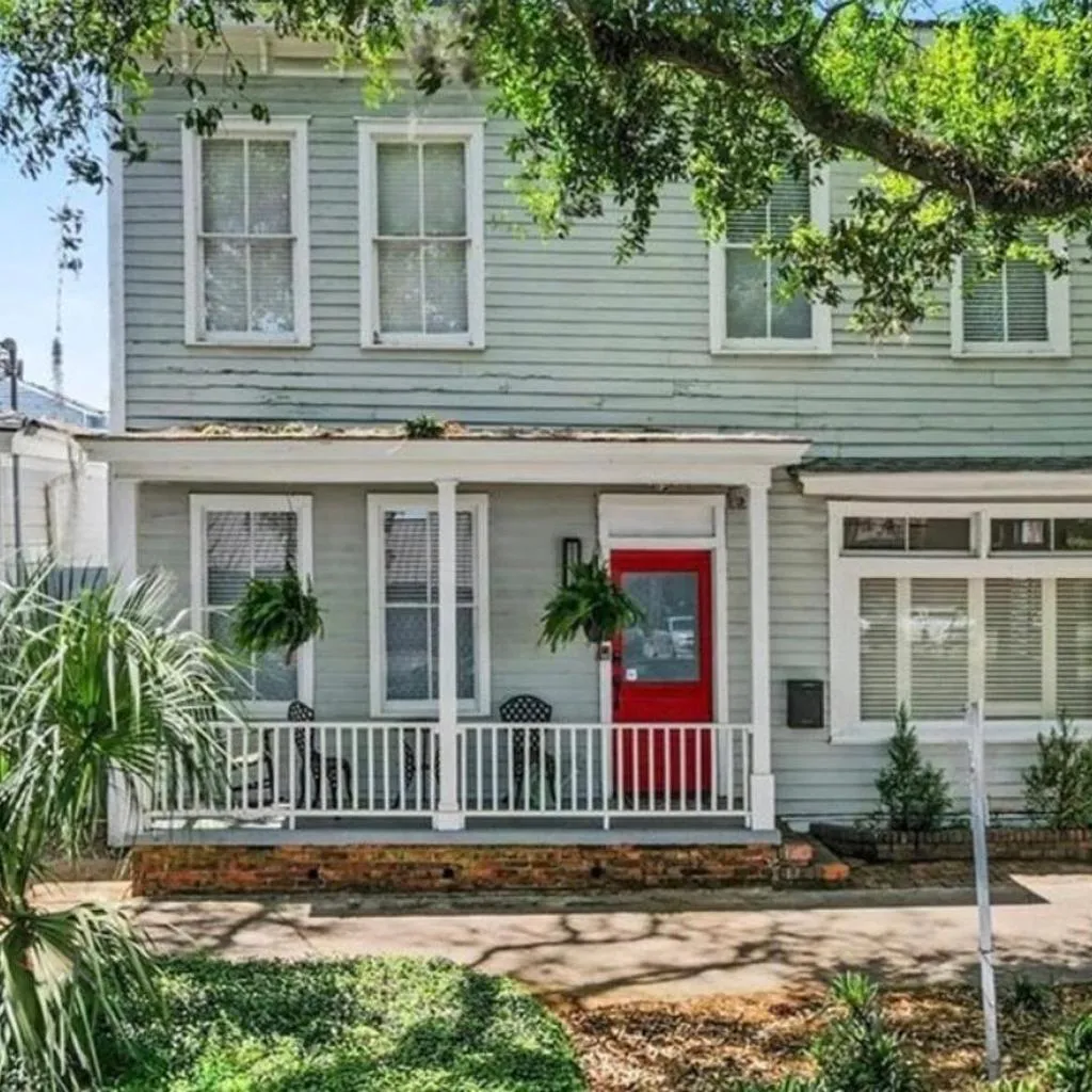 Photograph of Perfect gorgeous 3 bed 4 bath home downtown
