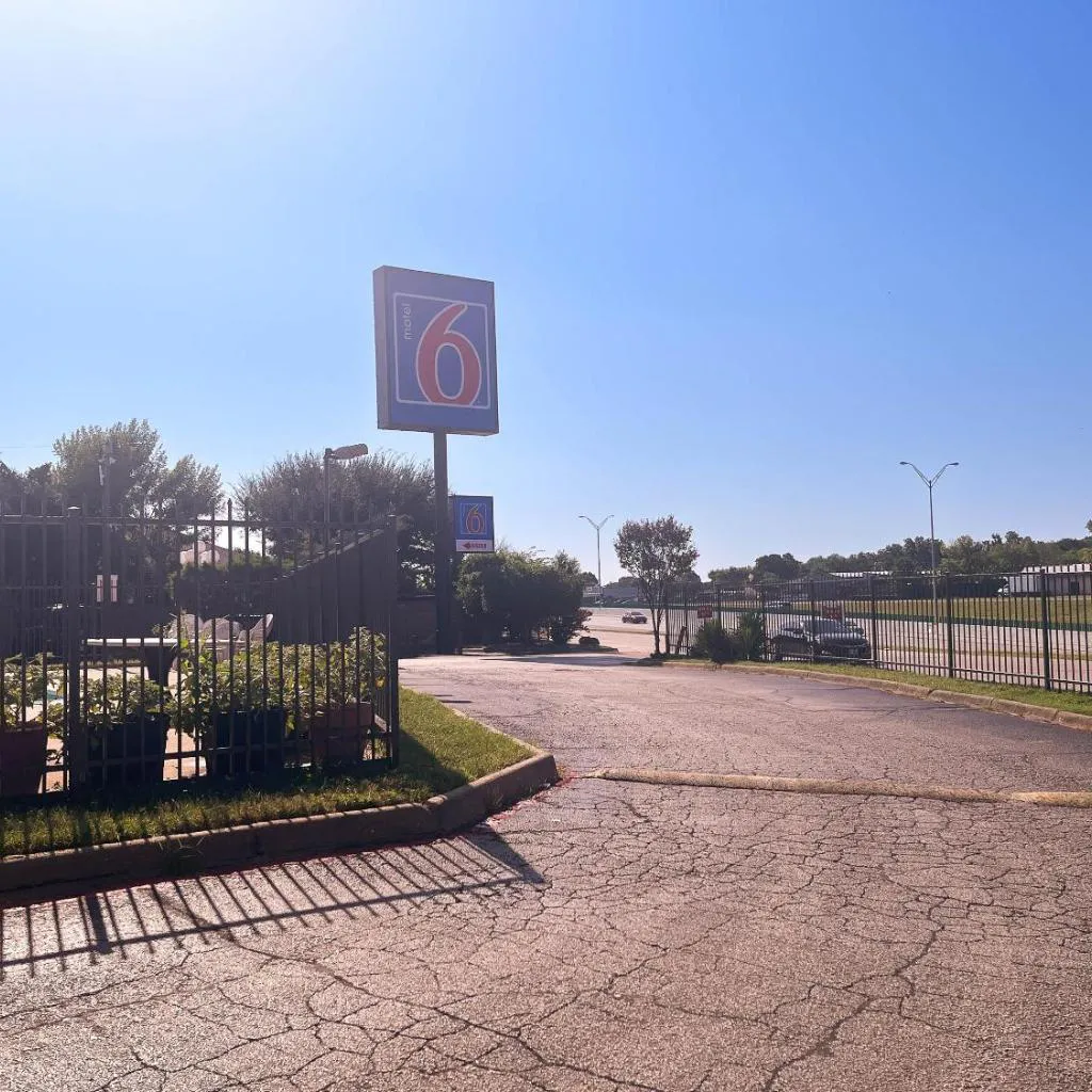 Photograph of Motel 6 Dallas, TX – St. Augustine / HWY 175