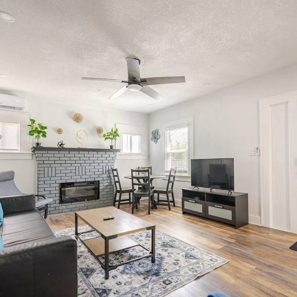 Photograph of Downtown Hideaway 1-Bedroom Bungalow