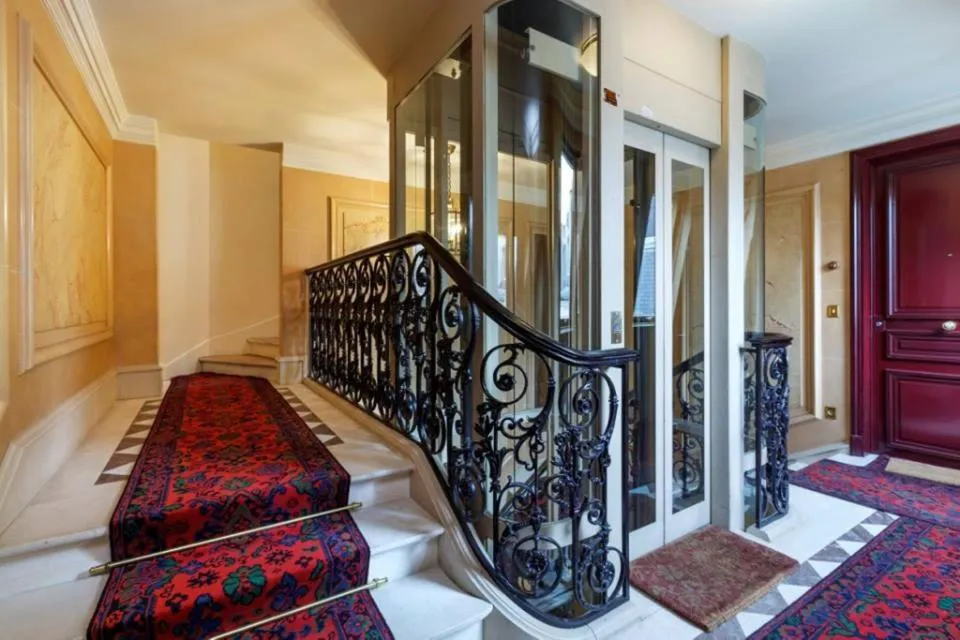 Photograph of Luxury Arch of triumph and Champs elysées flat