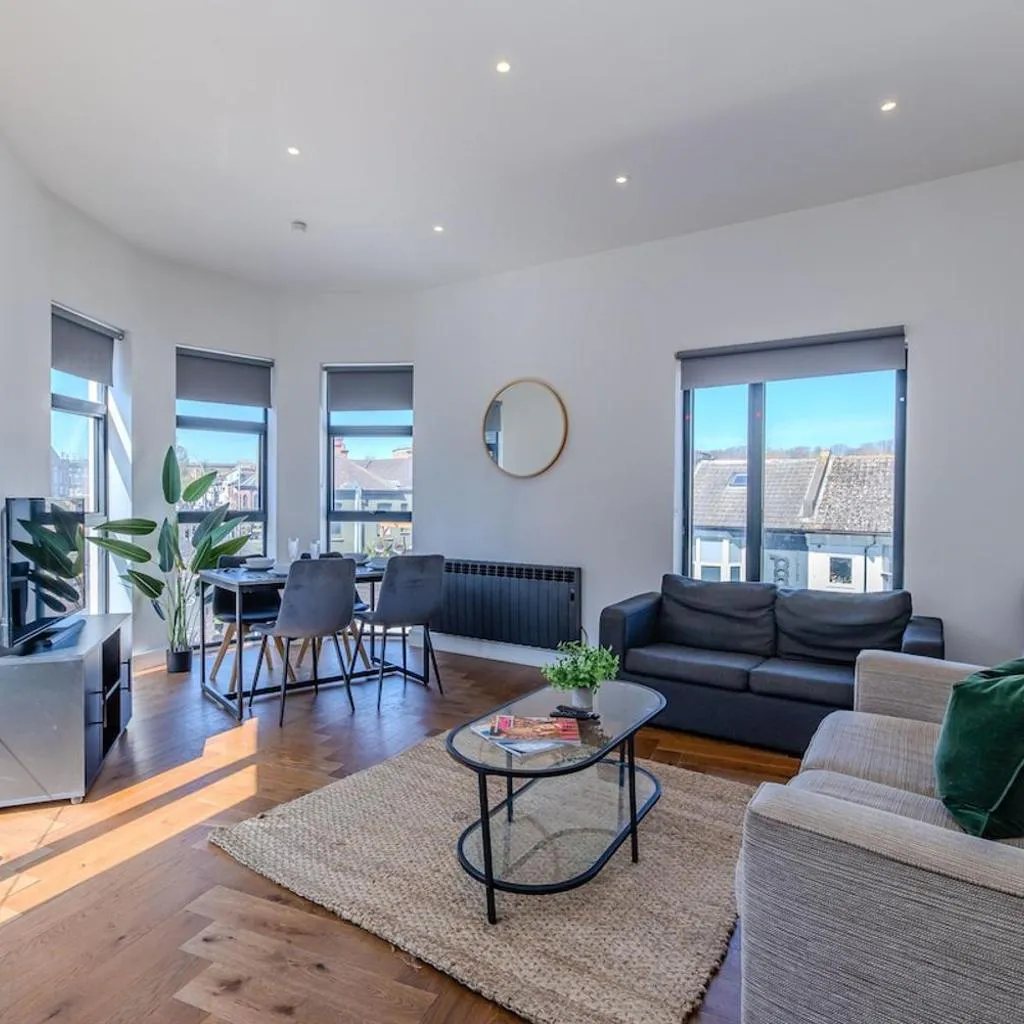 Photograph of Super central 2 Bedrooms Flat Sleep 6