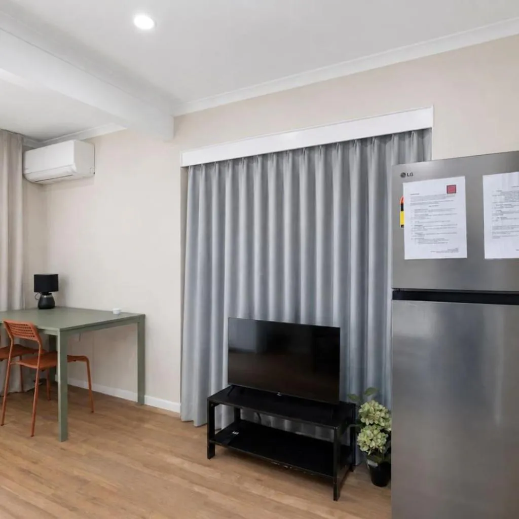 Photograph of Private Sunnybank Studio, Parking, Great Location