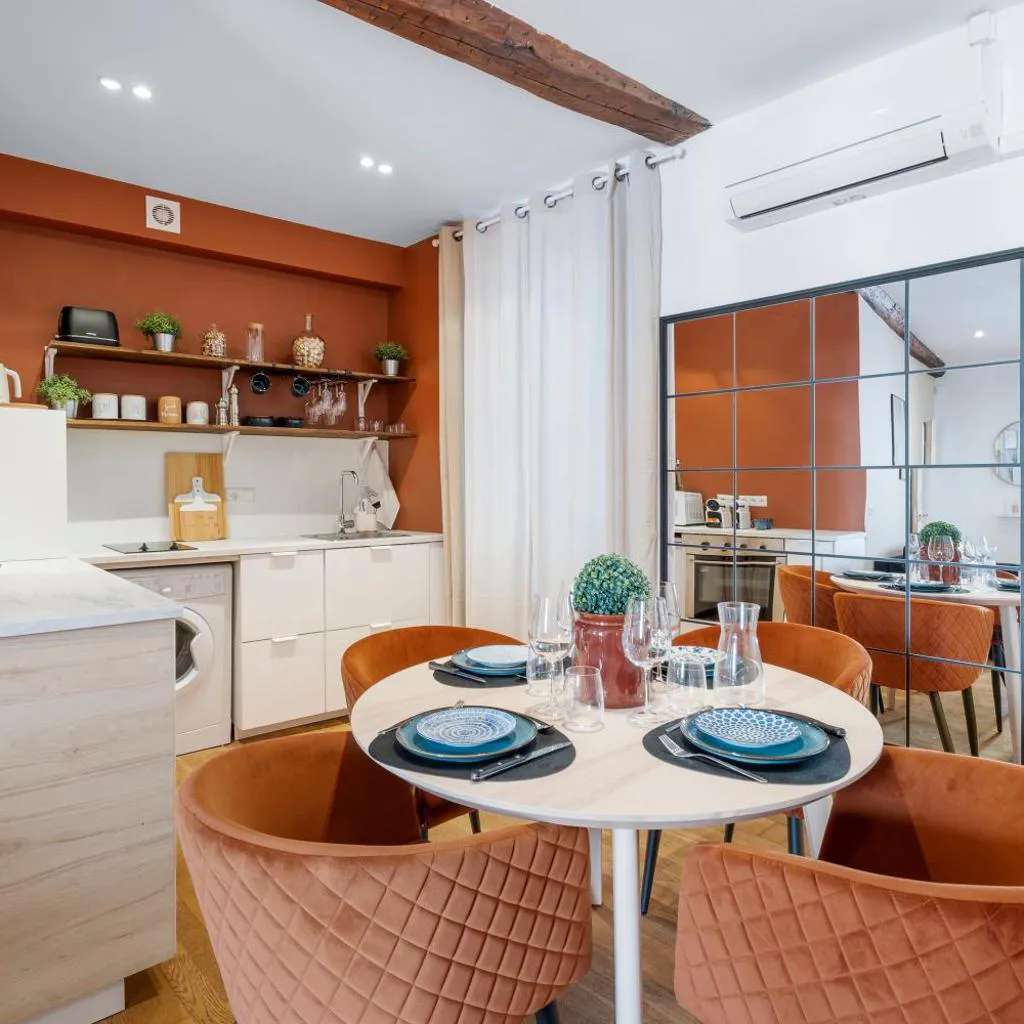 Photograph of Nice Renting - 9b Massena - Chic Escape in the Heart of Nice Comfort & Charm !