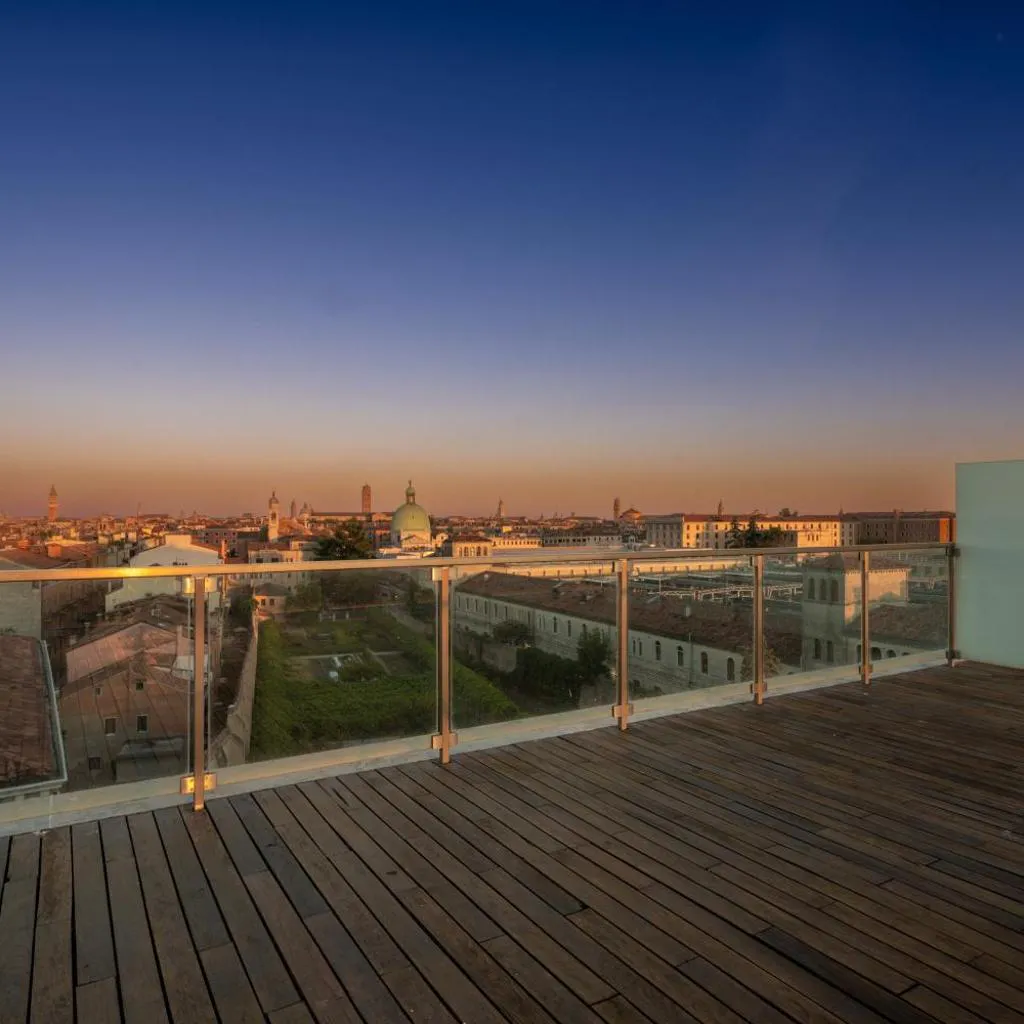 Photograph of Centrale Mazzoni Apartments R&R